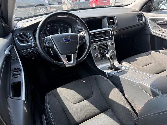Volvo V60 13 of 30