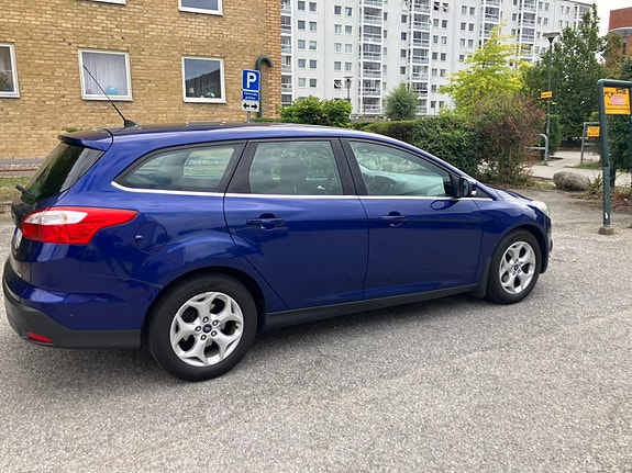 Ford Focus 2 of 9