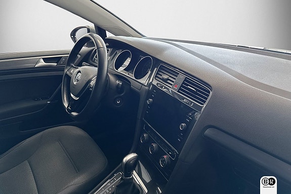 Volkswagen Golf VII 6 of 16
