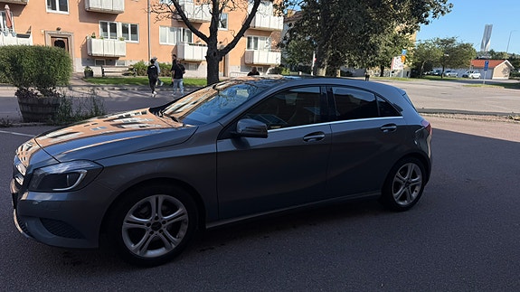 Mercedes-Benz A180 2 of 6