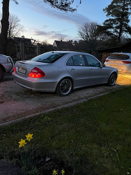 Mercedes-Benz E350 4 of 4