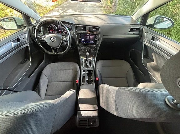 Volkswagen Golf VII 6 of 8