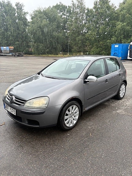 Volkswagen Golf V 10 of 15