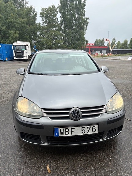 Volkswagen Golf V 11 of 15