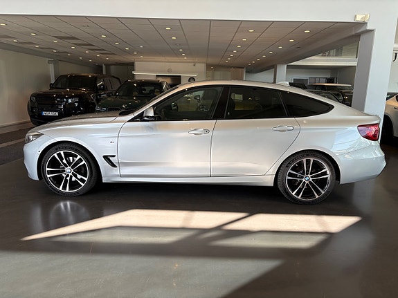 BMW 320d 2 of 17