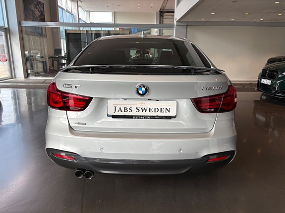 BMW 320d 4 of 17