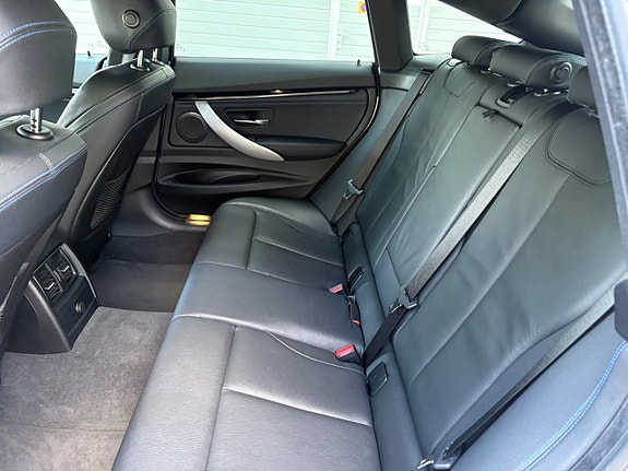BMW 320d 8 of 17