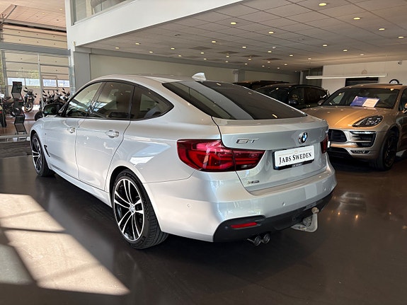BMW 320d 3 of 17