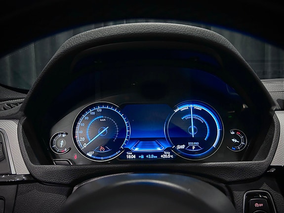 BMW 330i 26 of 30