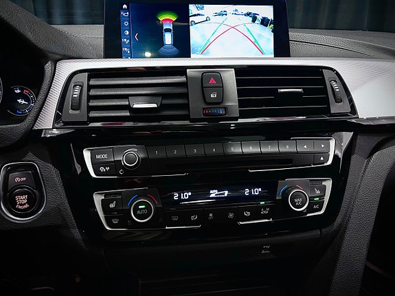 BMW 330i 18 of 30