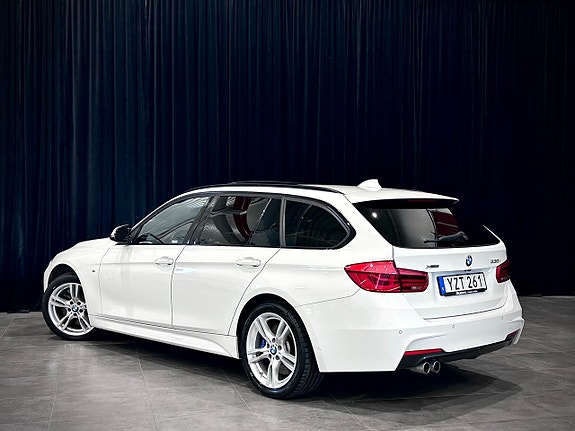 BMW 330i 6 of 30