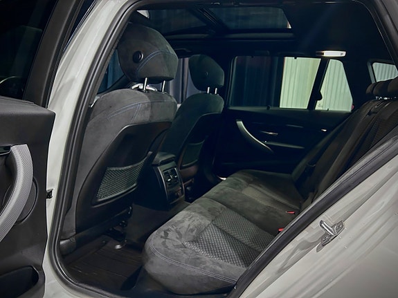BMW 330i 15 of 30