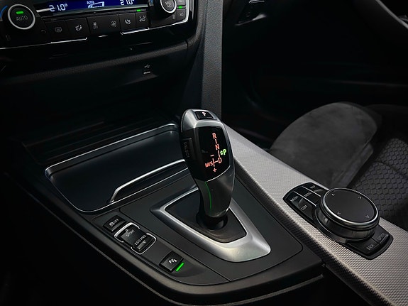 BMW 330i 22 of 30