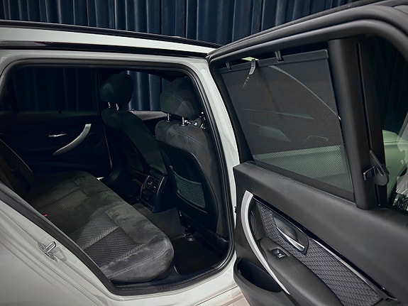BMW 330i 14 of 30