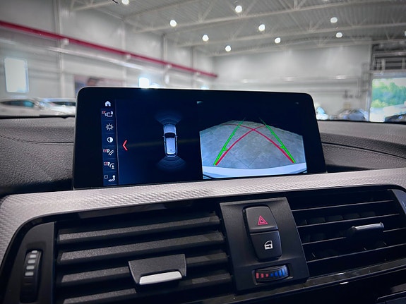 BMW 330i 24 of 30