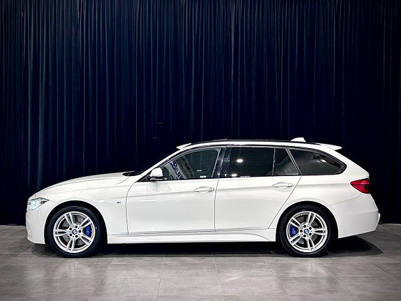 BMW 330i 4 of 30