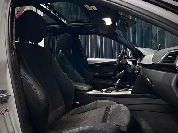 BMW 330i 19 of 30
