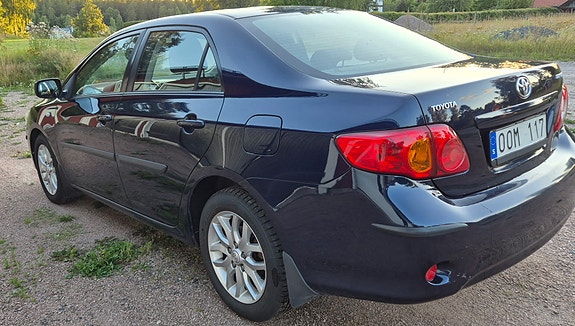 Toyota Corolla 2 of 4