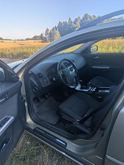 Volvo V50 2 of 10