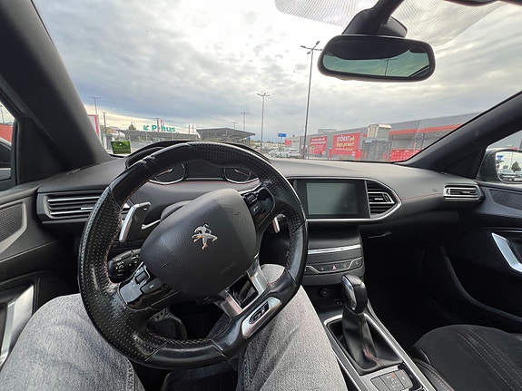 Peugeot 308 SW 9 of 10