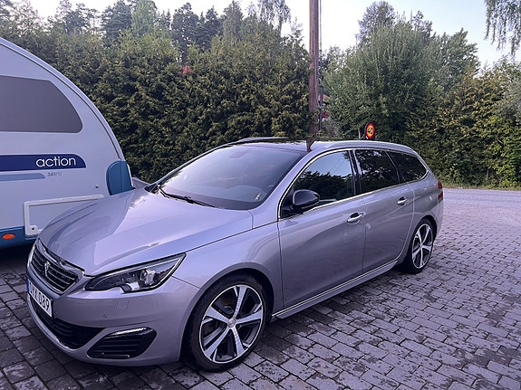 Peugeot 308 SW 2 of 10