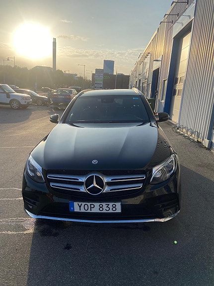 Mercedes-Benz GLC220 d 2 of 10