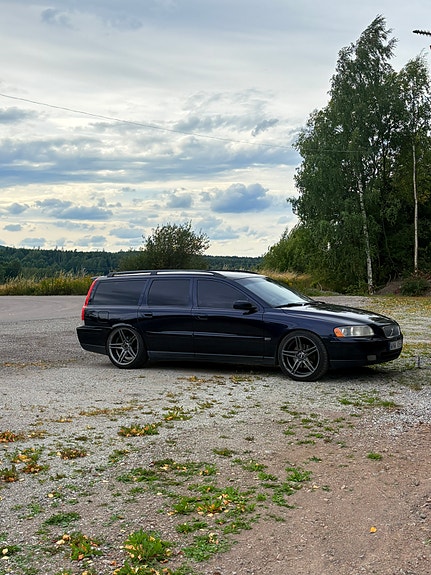 Volvo V70 3 of 7