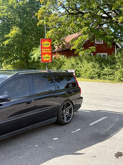Volvo V70 2 of 7