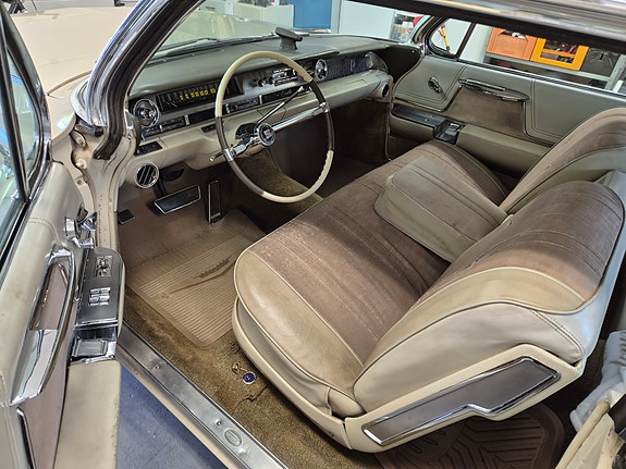 Cadillac Coupé DeVille 3 of 6