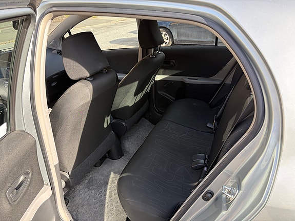 Toyota Yaris 11 of 12