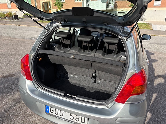Toyota Yaris 7 of 12
