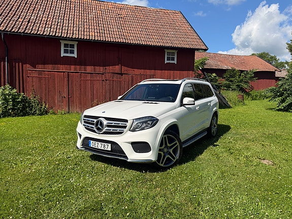 Mercedes-Benz GLS350 d 2 of 12