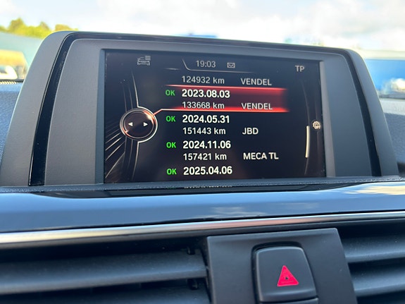 BMW 330i 17 of 18