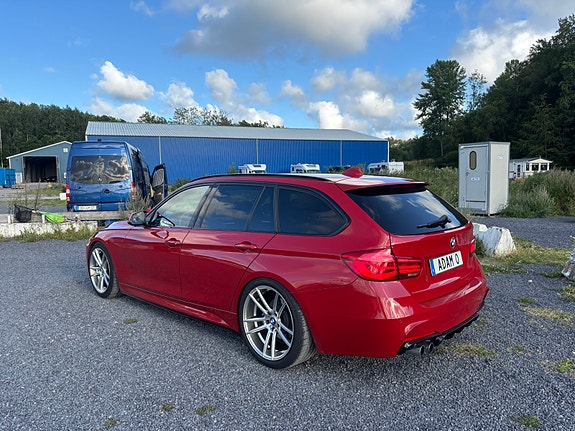 BMW 330i 4 of 18