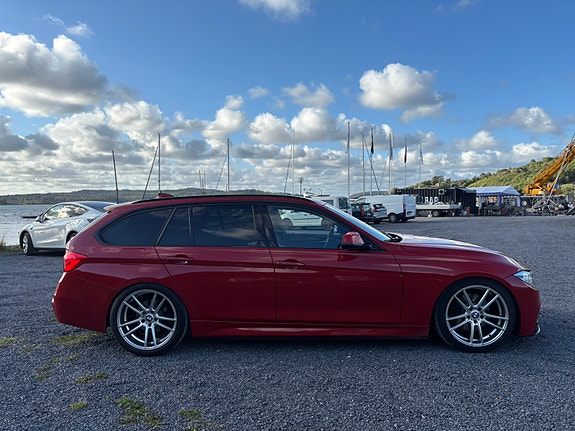 BMW 330i 2 of 18