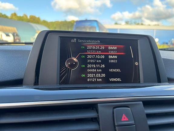 BMW 330i 15 of 18