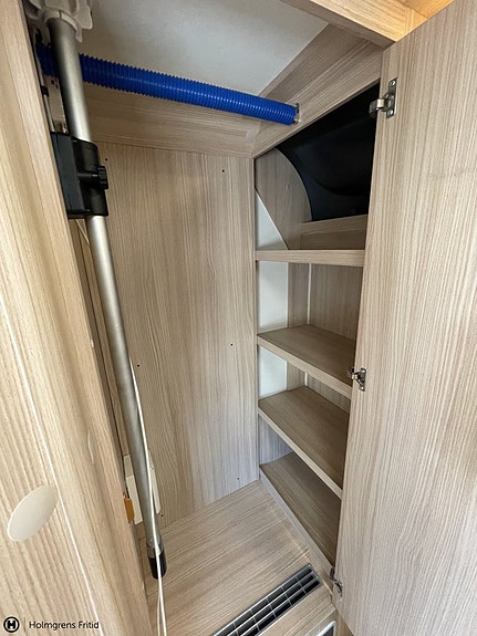 Bürstner T 7203 ALDE VÄRME | STOR TOALETT | 19 of 22