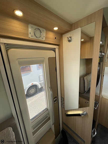 Bürstner T 7203 ALDE VÄRME | STOR TOALETT | 10 of 22