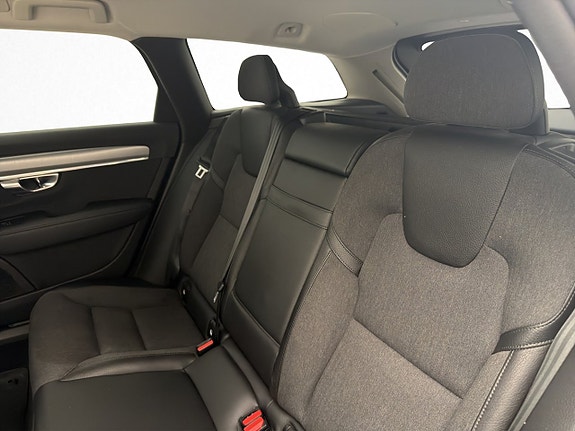 Volvo V90 16 of 30