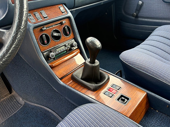 Mercedes-Benz 200 14 of 26