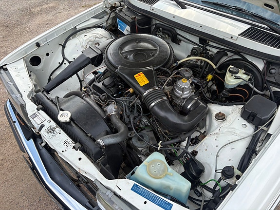 Mercedes-Benz 200 23 of 26