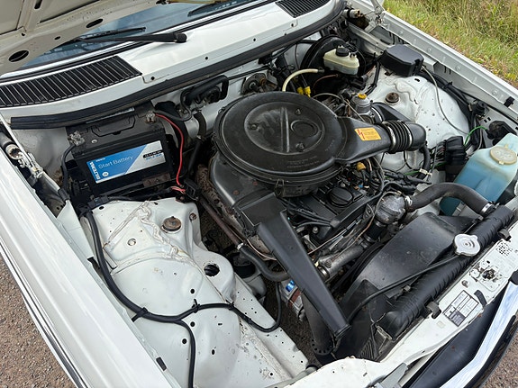 Mercedes-Benz 200 21 of 26