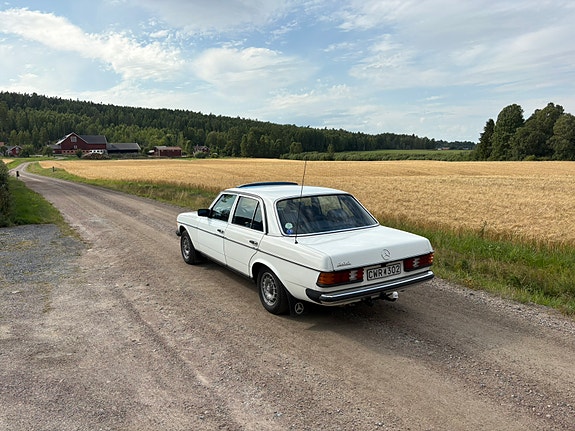 Mercedes-Benz 200 5 of 26