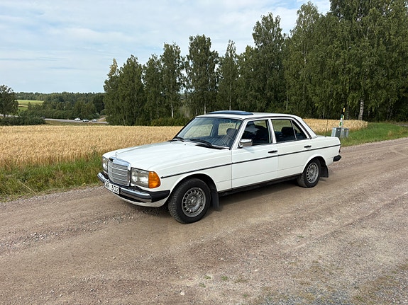 Mercedes-Benz 200 7 of 26