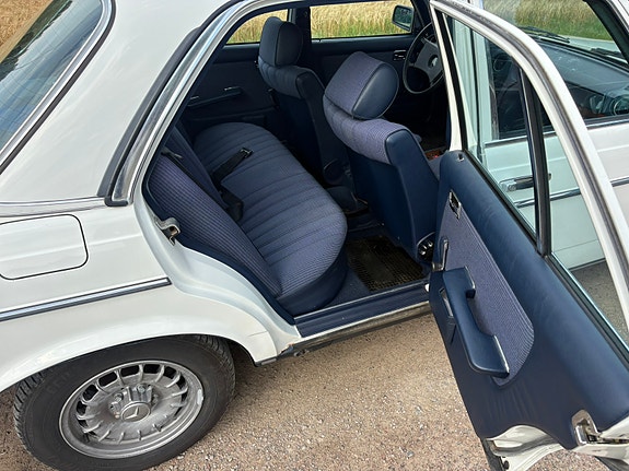Mercedes-Benz 200 11 of 26