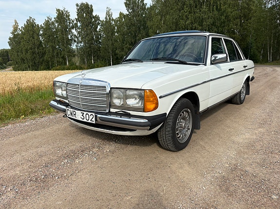 Mercedes-Benz 200 6 of 26