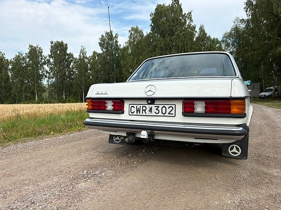 Mercedes-Benz 200 8 of 26