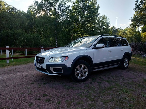 Volvo XC70 2 of 7