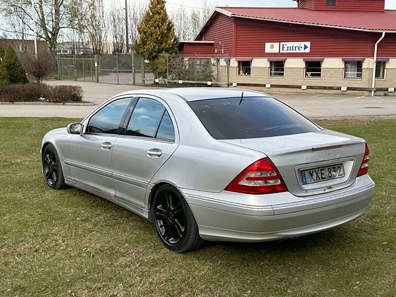 Mercedes-Benz C320 2 of 5
