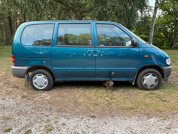 Nissan Serena 5 of 16